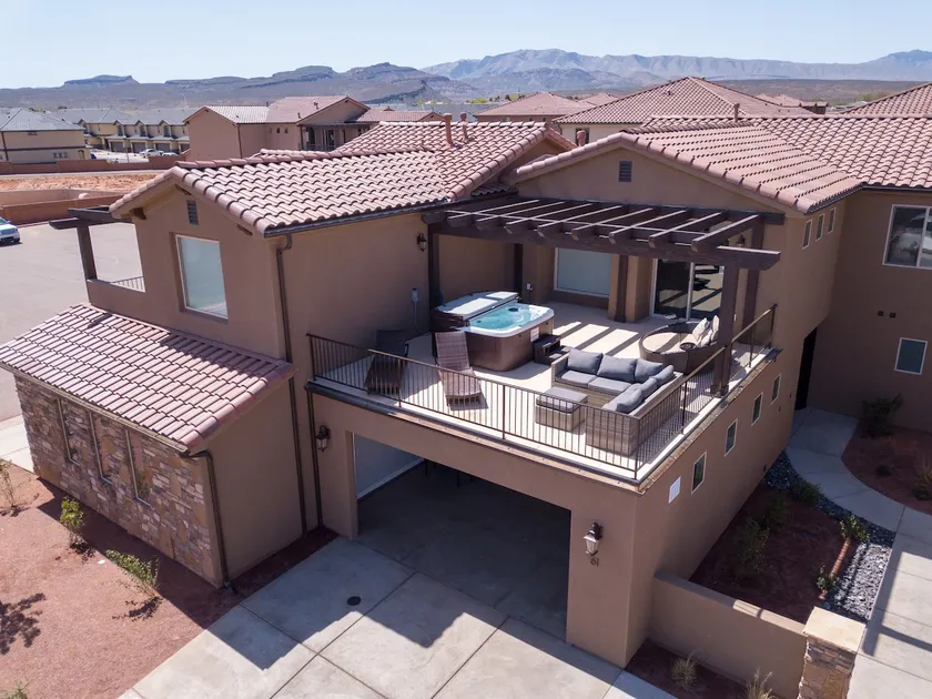 ⭐️Rooftop Patio Views/HotTub & Parking POOLS OPEN!⭐️ - Image 1