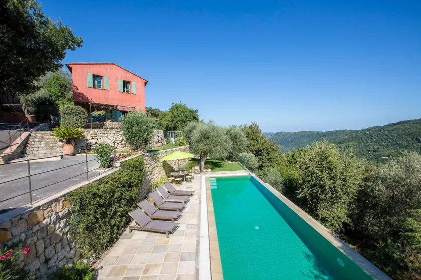 Swimmers Paradise - Image 1