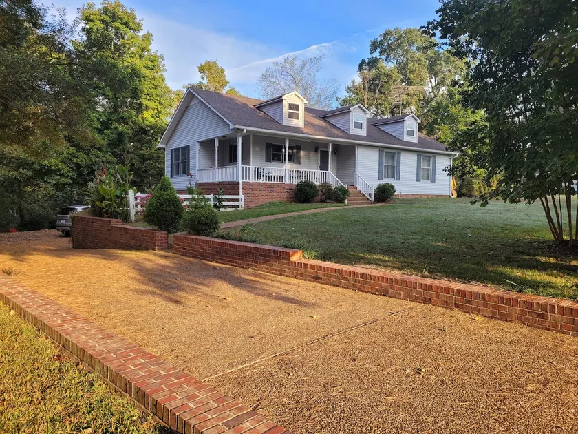 Riverside Getaway - Enjoy Quiet Life Right on the Duck River - Image 1