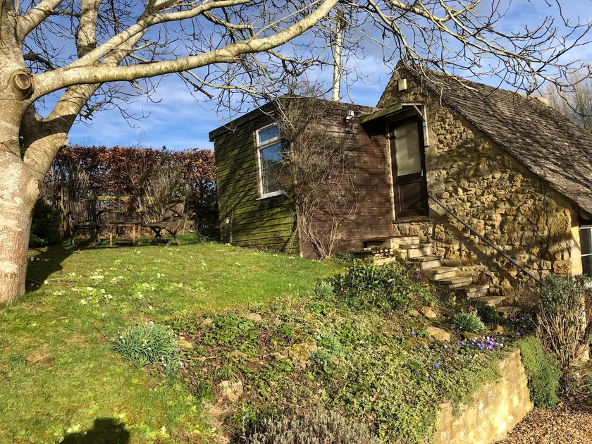 Idyllic private North Cotswold retreat - Image 1