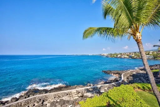 Seaside Chic OceanFront @ Kona's Sea Village - Image 1