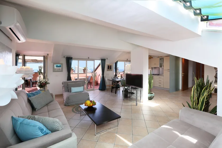‘Taormina Center Suite’ Apartment with Wi-Fi and Air Conditioning - Image 1