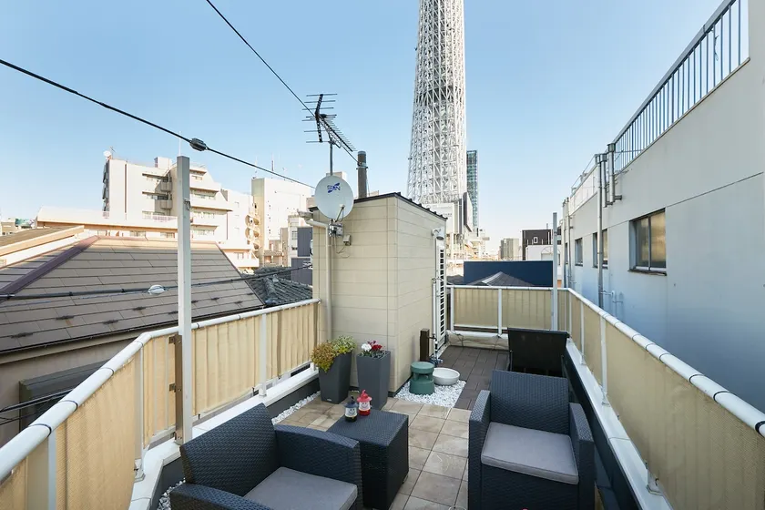 Let's unwind on the rooftop terrace - Image 1