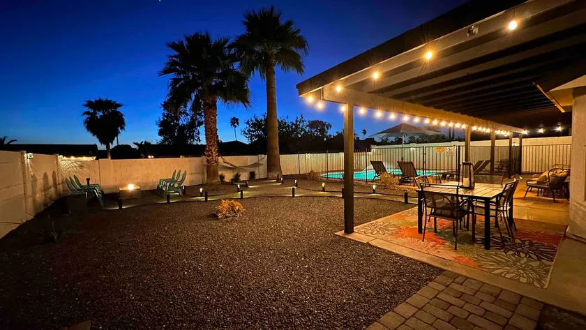 Fun in the sun/pool/great outdoor space/games/golf - Image 1