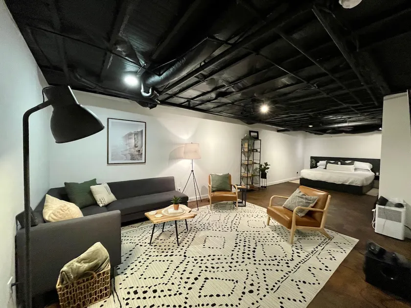 Basement Studio Apartment KING BED by I-40 & I-77 - Image 1