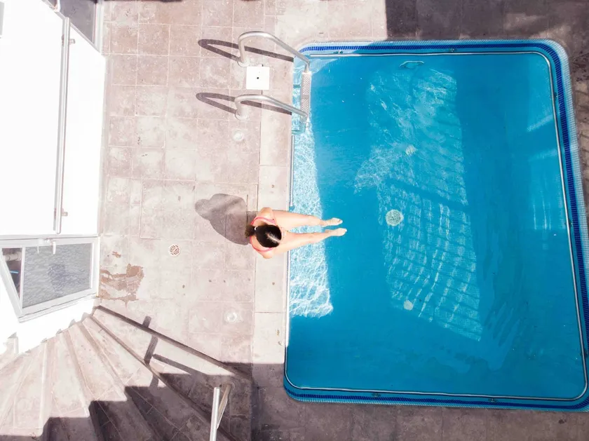 Private residence with pool and panoramic view - Image 1