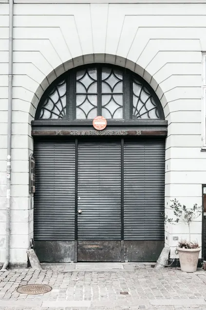 1st class | Best location - Image 1