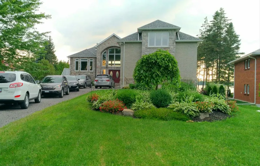 Luxurious Waterfront Vacation Villa Kolenchery. - Image 1