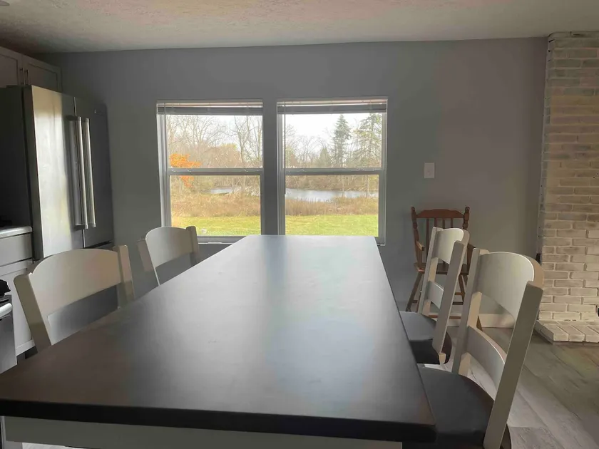 Spacious 3-Bed Lakeside Private Home up to 10! - Image 1