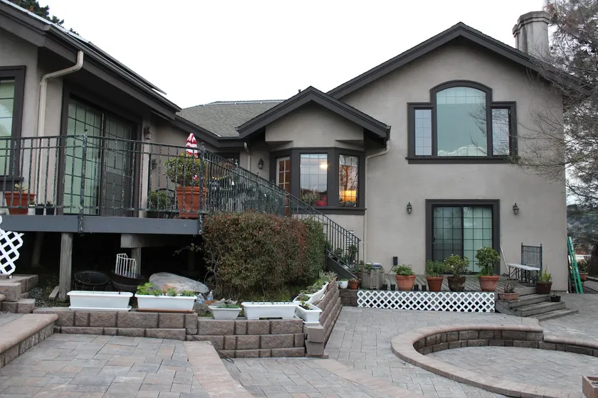 Luxury Retreat w Gorgeous Bay View + 10 Parking - Image 1
