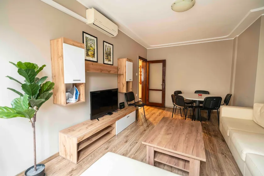 Centre two-bedroom apartment, parking on request - Image 1