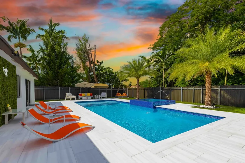 Encanto Luxury Home Miami W/Pool/BBQ/Golf/Pingpong - Image 1