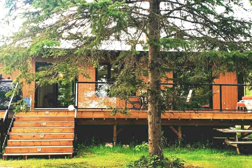 Don’t miss fall colours- Sunny 3 bdrm Golden Lake - Image 1