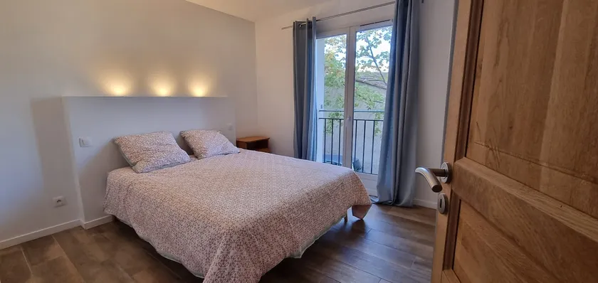 Bright & Cosy 2-Bed Apartment - Image 1