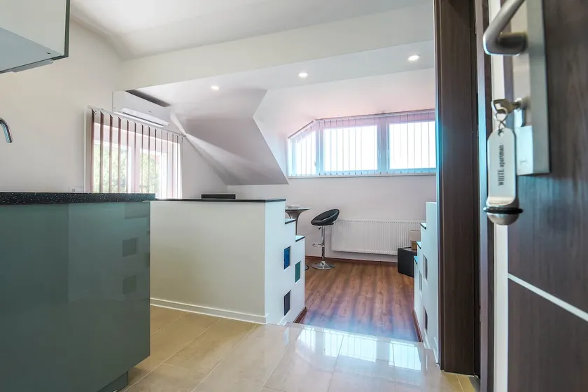White Apartman Family 2 for 4 (wifi, free parking) - Image 1