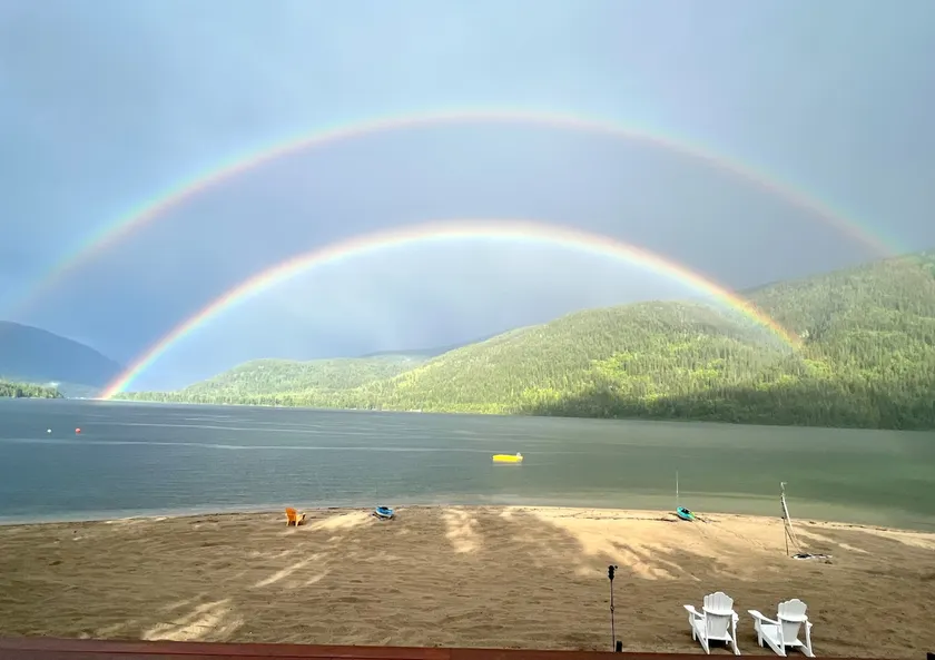 7th Heaven Lakeside Cottage & private sandy beach - Image 1
