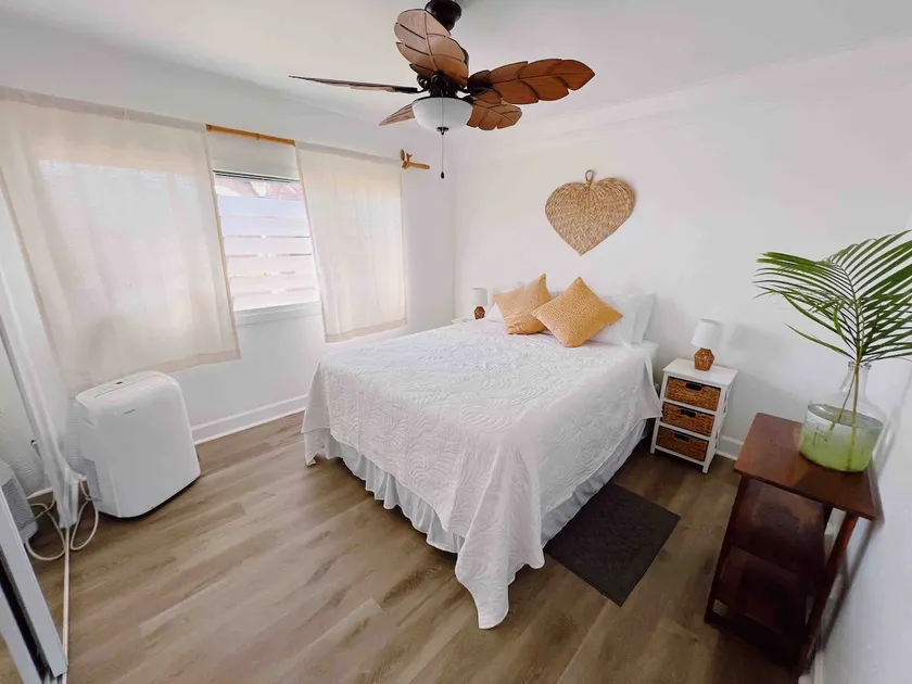 2 Bedroom 1 Bath Condo Steps to beach & Car avail. - Image 1