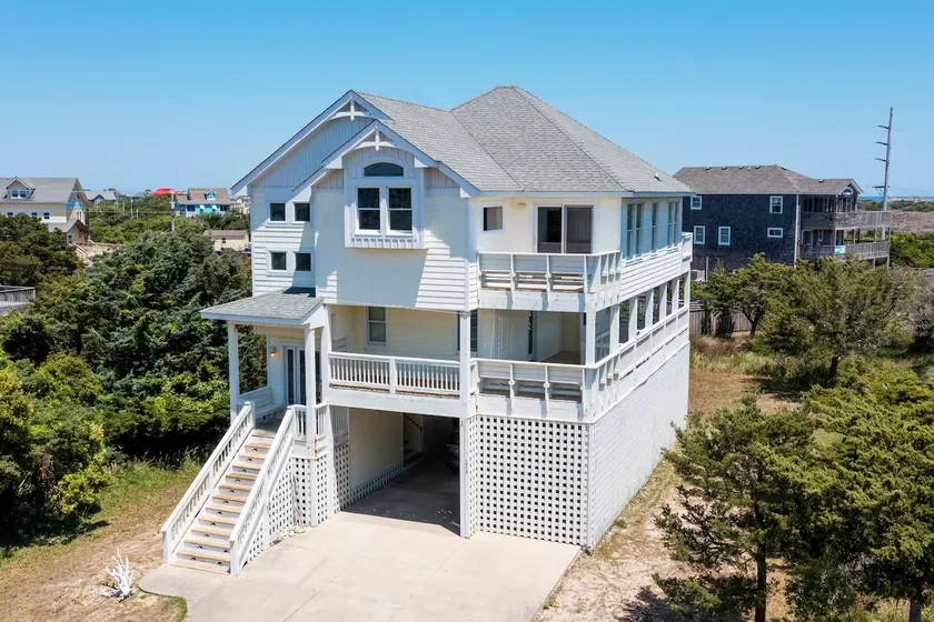 Hatteras Escape, Hot Tub, Elevator, One Min to Beach - Image 1