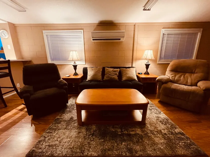 Umpqua Suite Off I-5 - Image 1