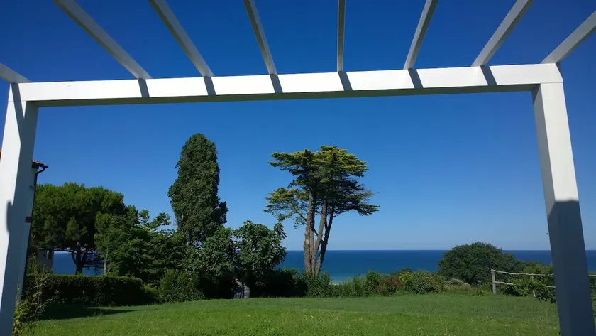 House in Civitanova with a charming view and garden - Image 1