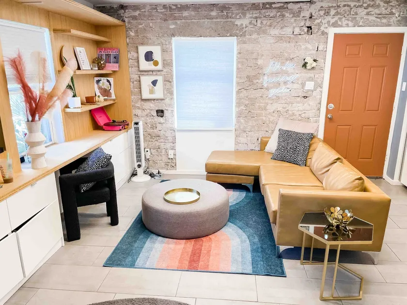 Lady Day’s Hideaway🧡 Downtown Arts district studio - Image 1