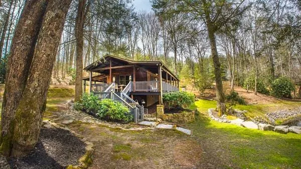 Cottage at Casuarina Lodge - Luxury, Pet Friendly - Image 1