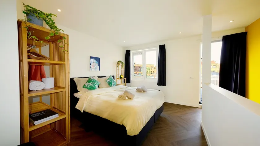 Sunny 45m2 Penthouse with Balcony and Terrace - R65C - Image 1