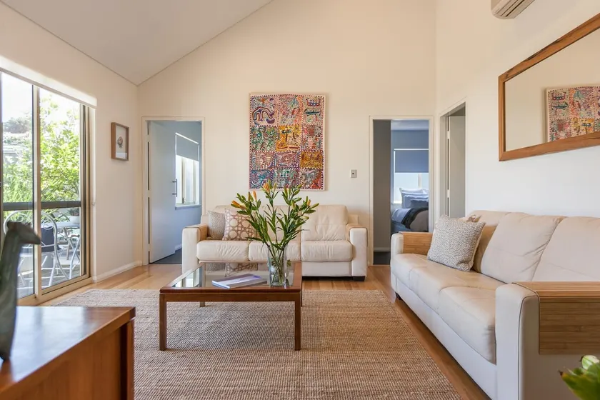Seaside Apartment - Image 1
