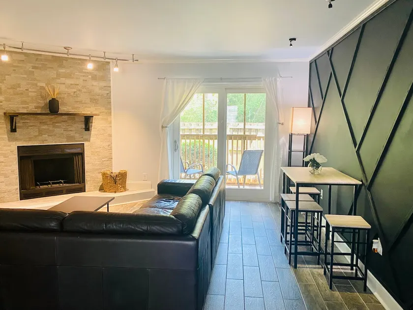 Lovely 2-bedroom apartment minutes from downtown - Image 1