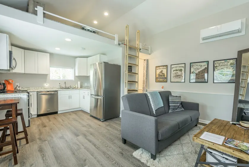 New Studio! Foam Bed, Hot Tub, Close to Downtown! - Image 1