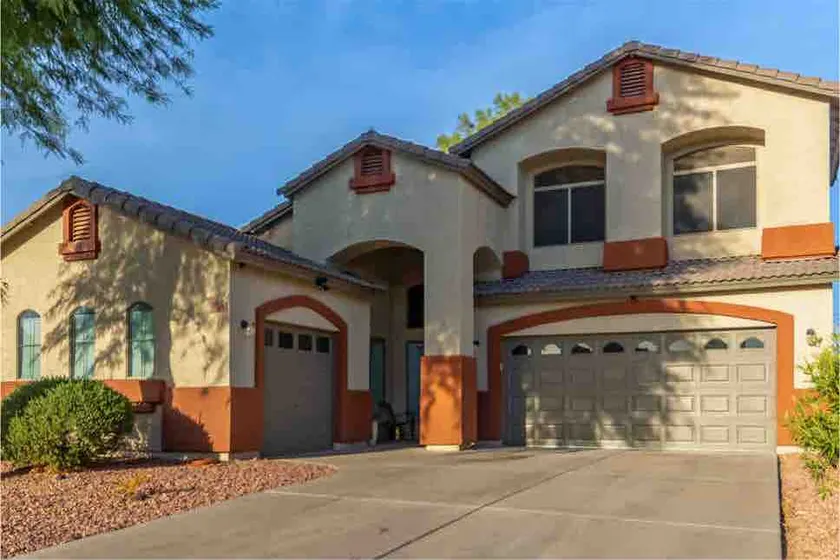 Great 5 bedroom home away from home - Image 1