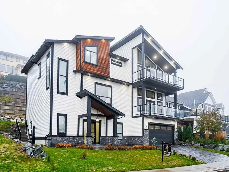 Gorgeous house on the top of the mountain in Chilliwack - Image 1