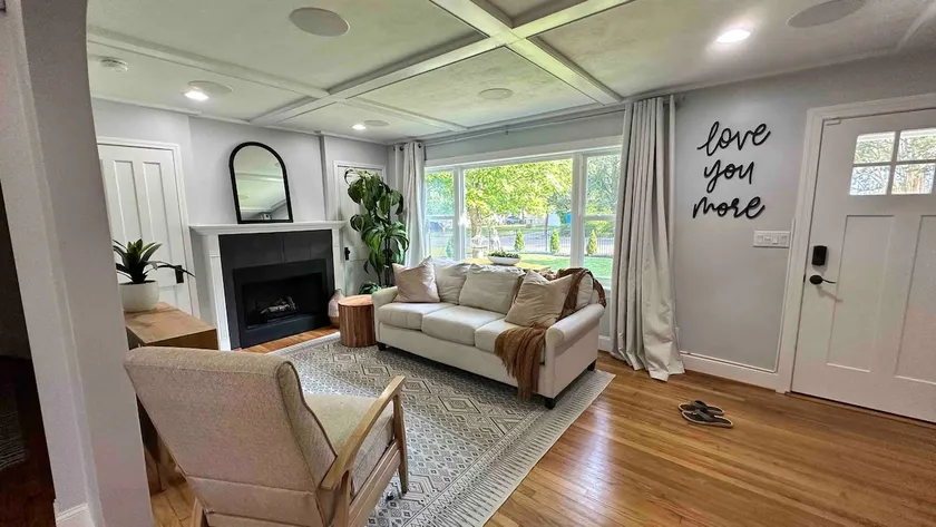 Bluebird Abode Stand Alone House 2 Bed 2 Full Bath - Image 1