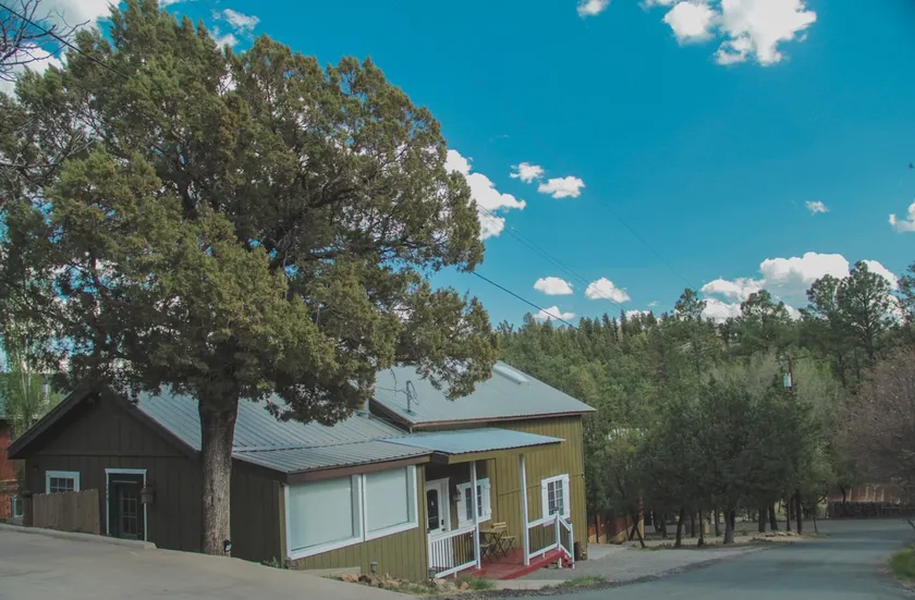 Moonlight Mountain Lodge - Image 1