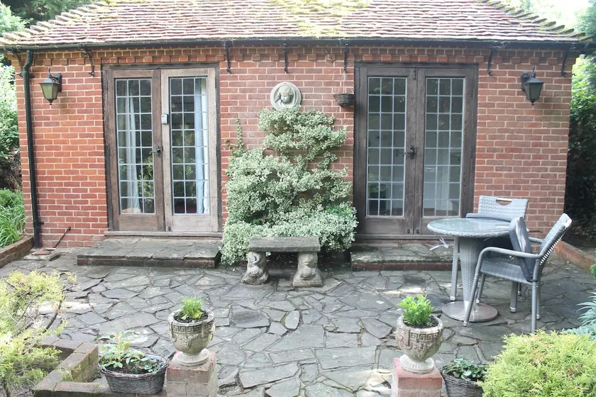 Idyllic guest house with private garden - Image 1