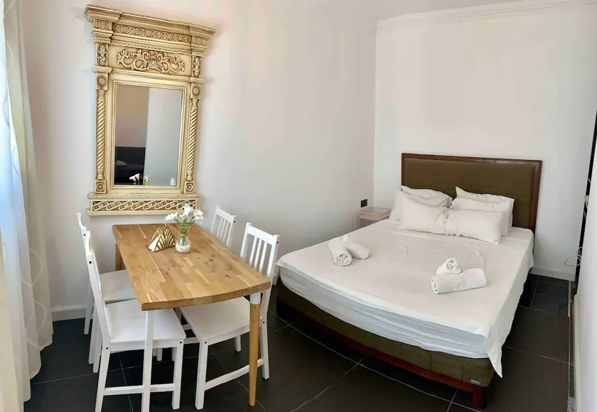 Shantell Luxury Apartment - Image 1