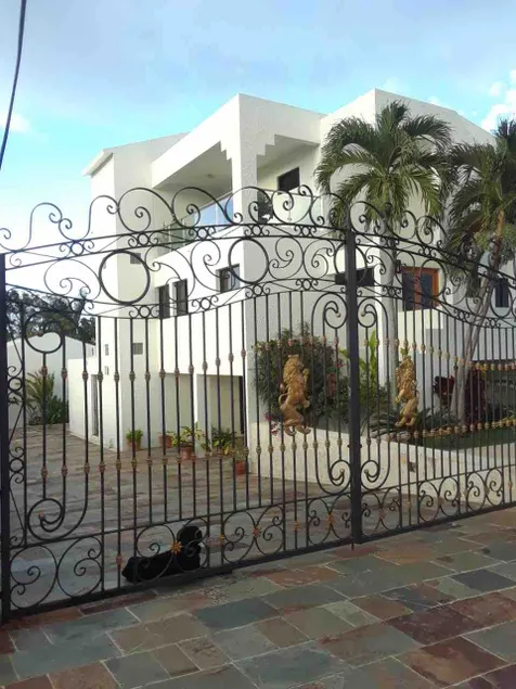 Costambar Beach $295 / a night - 6 bedrooms - Image 1