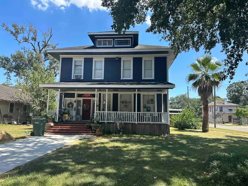 Historic Downtown/PrivateUpstairs Apartment w/WiFi - Image 1