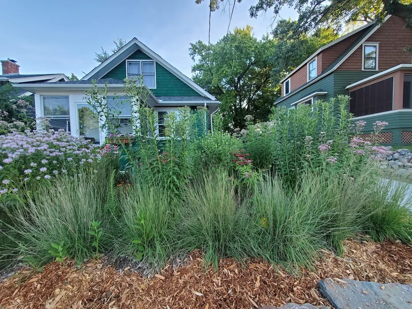 Charming & cozy | pet & eco-friendly | fenced yard - Image 1