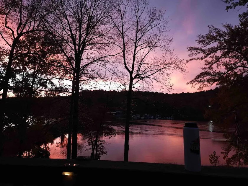 Water’s Edge (No cleaning/Pet Fees) - Image 1