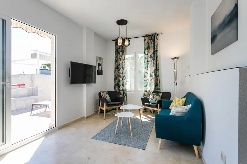 OCEAN VIEWS, LARGE SUNNY TERRACE. - Image 1