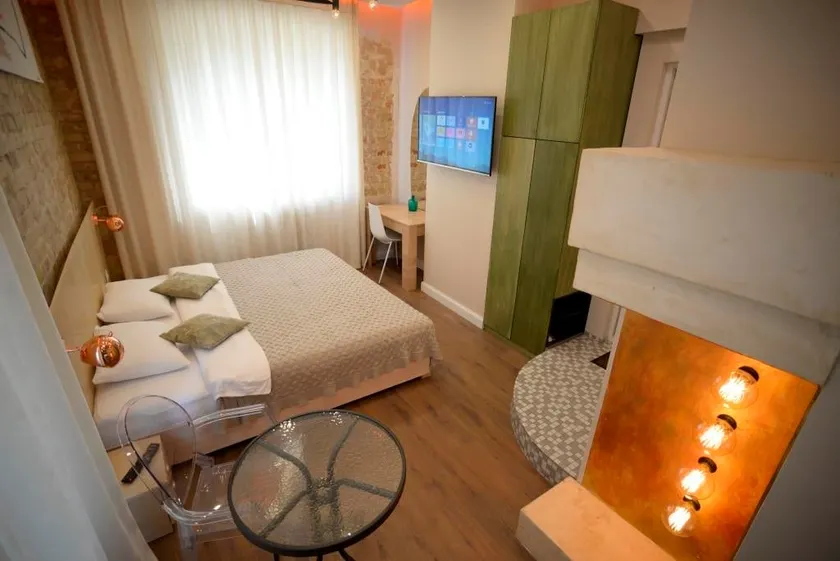 Kyiv Big Green Macaroon Studio - Image 1