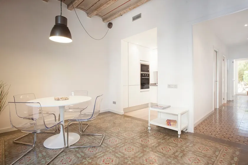 VALLS 2 -Antique & Modernist Apt- w/Elevator now! - Image 1