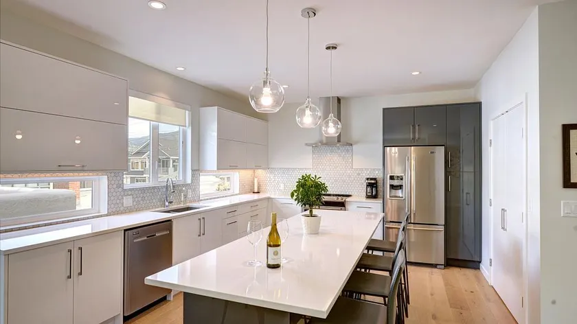 Rooftop Patio, 1 block from Okanagan Lake! - Image 1