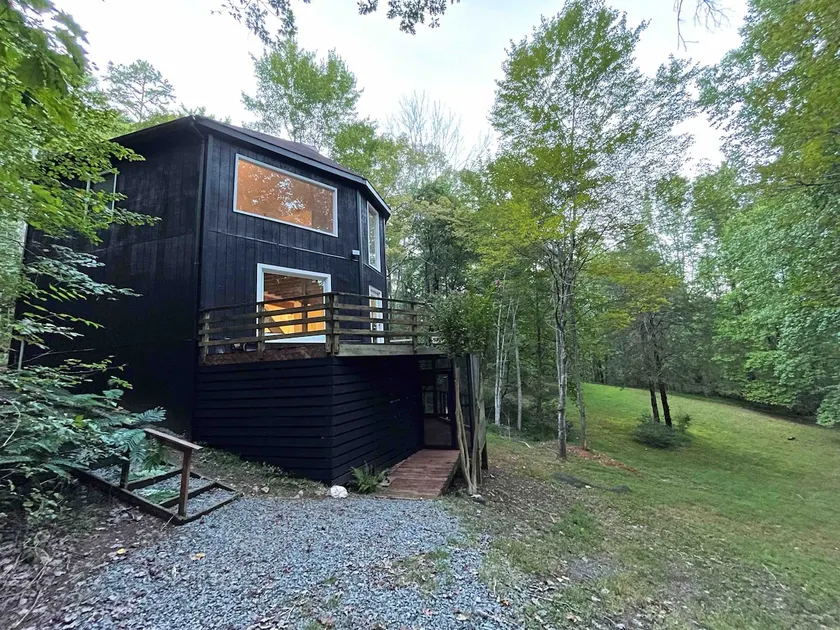 Designer cabin in the woods at Shennadoah NP - Image 1