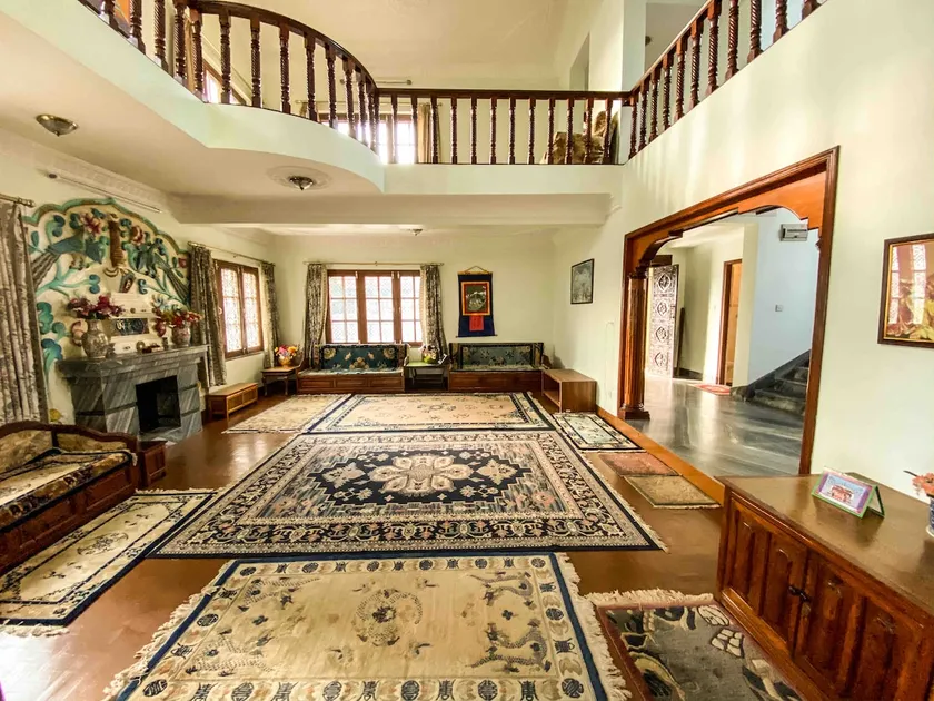 Cheerful 5-bedroom villa with garden and views - Image 1