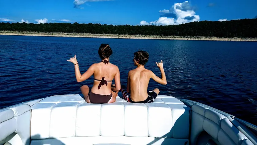 Nice Home sleeps up to 6 on Bull Shoals Lake. - Image 1