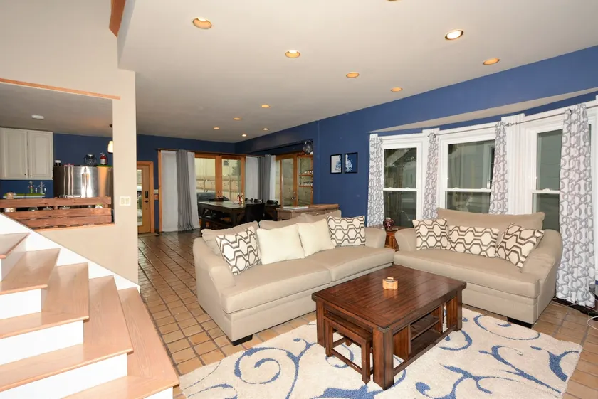 6BR Brady St Victorian |Groups • Weddings • Events - Image 1