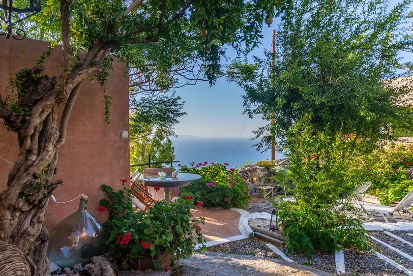 The Old Pomegranate House - Image 1