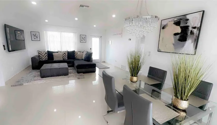 Book me, 3 mins from the Hard Rock Stadium. - Image 1